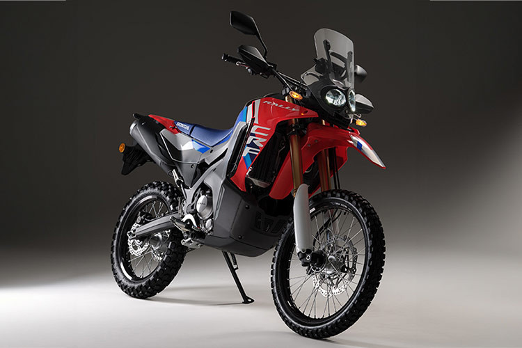 Đã bốn năm kể từ khi mẫu xe cào cào Honda CRF300 Rally ra mắt lần đầu tiên trên thị trường và phiên bản mới 2025 vừa công bố đã có những cập nhật quan trọng khiến nhiều dân chơi cảm thấy phấn khích.