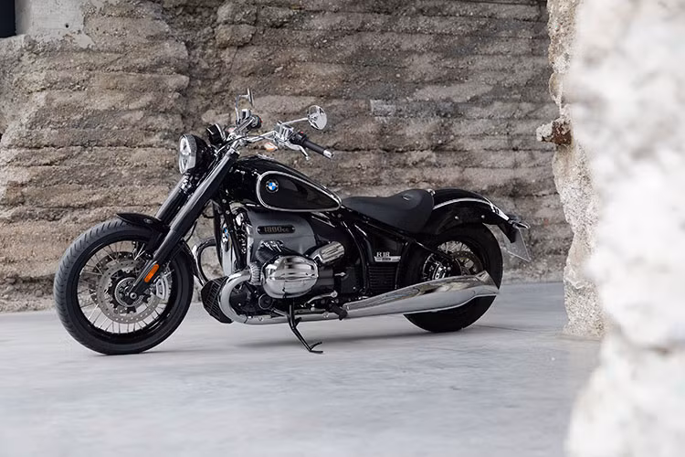 Với thông điệp “Soul is all that matters”, BMW R 18 2021 mới thể hiện mong muốn chinh phục trái tim, cảm xúc và tâm hồn của người cầm lái thông qua các giá trị lịch sử của mẫu xe di sản R 5, đề cao trải nghiệm lái phấn khích và tôn vinh dấu ấn cá nhân của chủ sở hữu.