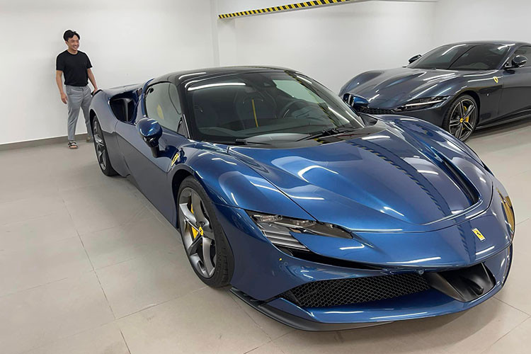 Giá xe Ferrari SF90 Spider tại Việt Nam theo diện chính hãng hiện vẫn không được tiết lộ, nhưng theo đồn đoán sẽ không dưới 38 tỷ đồng hoặc có thể phải trên 40 tỷ đồng nếu thêm những chi tiết cá nhân hoá như của Cường Đô la. Tại thị trường Mỹ, Ferrari SF90 Spider có giá bán từ 557.000 USD (tương đương khoảng 13,2 tỷ đồng).