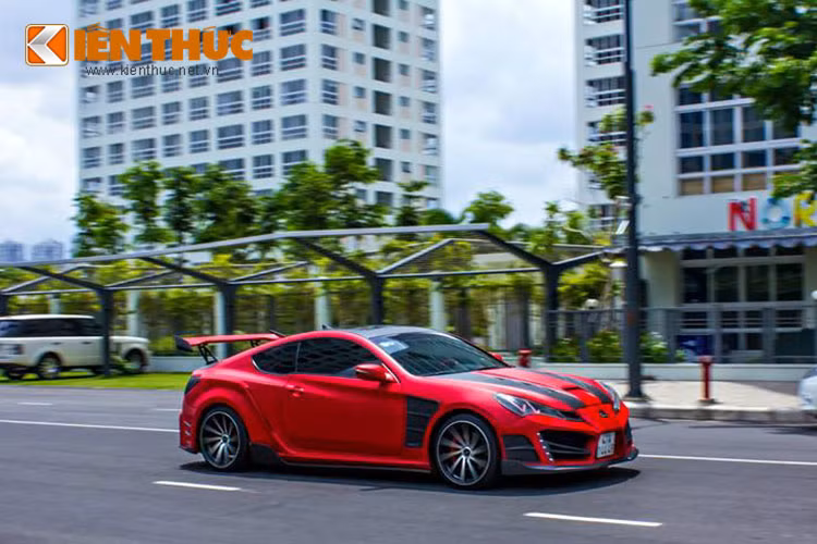 Sau khi độ lên và xuất hiện trên đường phố, chắc chắn khó ai có thể nhận ra mẫu xe thể thao "bình dân" Hyundai Genesis Coupe. Tại thị trường Việt Nam, Hyundai Genesis Coupe đã qua sử dụng có giá rơi vào khoảng 680 triệu đồng - nhưng với gói độ này, chắc chắn nó sẽ có giá không hề rẻ.
