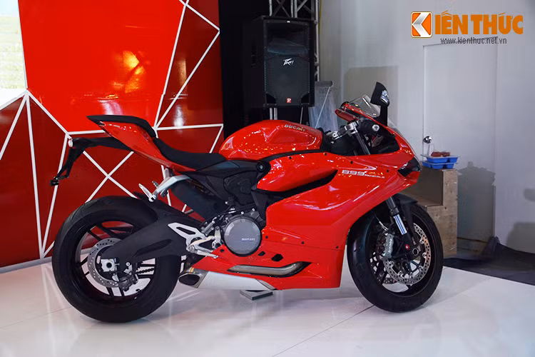 Đây được xem là một trong những mẫu xe chiến lược của Ducati tại thị trường Việt Nam cũng như thế giới với mức giá hợp lý và được trang bị động cơ, công nghệ mới nhất.