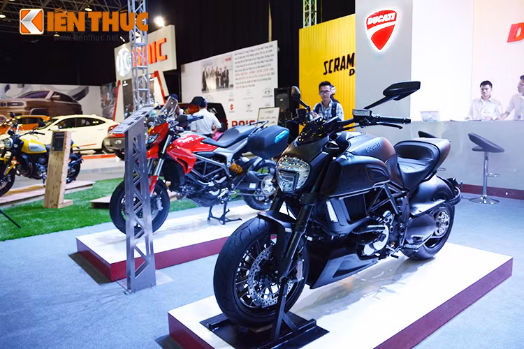 Ngoài các chương trình giới thiệu xe tại VIMS 2015, Ducati Việt Nam cũng sẽ phối hợp với D.O.C Việt Nam (Desmo Owners Club hà Nội) tổ chức chương trình road show ra mắt Desmo Owners Club vào chiều ngày 10/10 tại Hà Nội.