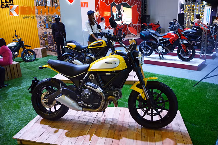 Tại gian hàng của mình, Ducati Việt Nam dành một góc đặc biệt cho sản phẩm đinh Ducati Scrambler của mình với sự góp mặt của 3 phiên bản là Icon, Full Throttle và Urban Enduro.