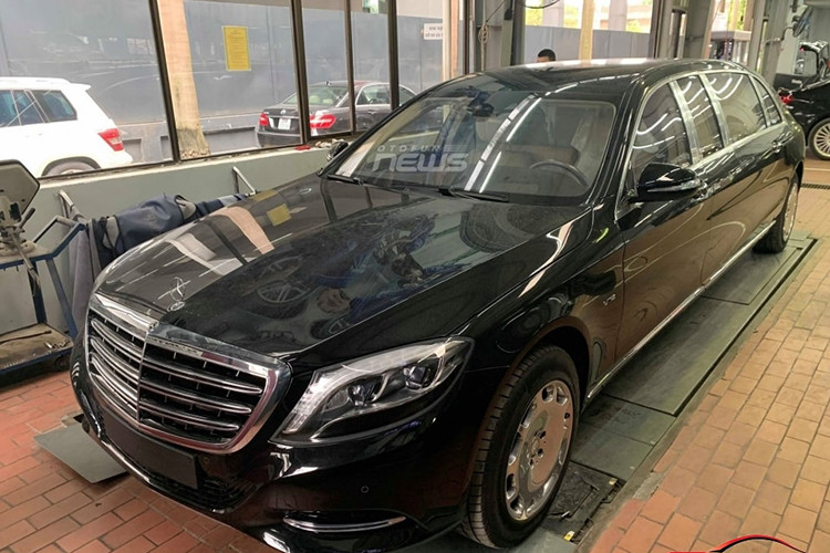 Mercedes-Maybach S600 Pullman vẫn sử dụng khối động cơ V12, dung tích 6.0 lít, tăng áp kép, sản sinh công suất 530 mã lực và mô-men xoắn cực đại 830 Nm tương tự như Mercedes-Maybach S600. Xe có thời gian tăng tốc từ vị trí xuất phát lên 100 km/h trong thời gian 6,4 giây. Tốc độ tối đa giới hạn 250 km/h.
