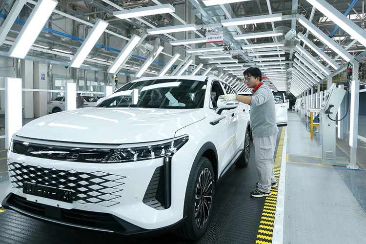 Xe dien Trung Quoc se bi ap thue cao nhat toi 100% tai My