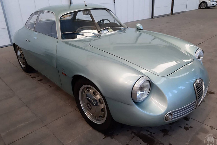 Phần lớn những chiếc Alfa Romeo Giulietta SZ trước đây đều được sử dụng trong các giải đua, bao gồm cả 24 Hours of Le Mans, Targa Florio và Nurburgring.