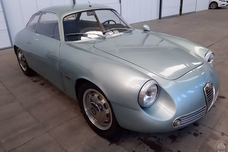 Phần lớn những chiếc Alfa Romeo Giulietta SZ trước đây đều được sử dụng trong các giải đua, bao gồm cả 24 Hours of Le Mans, Targa Florio và Nurburgring.