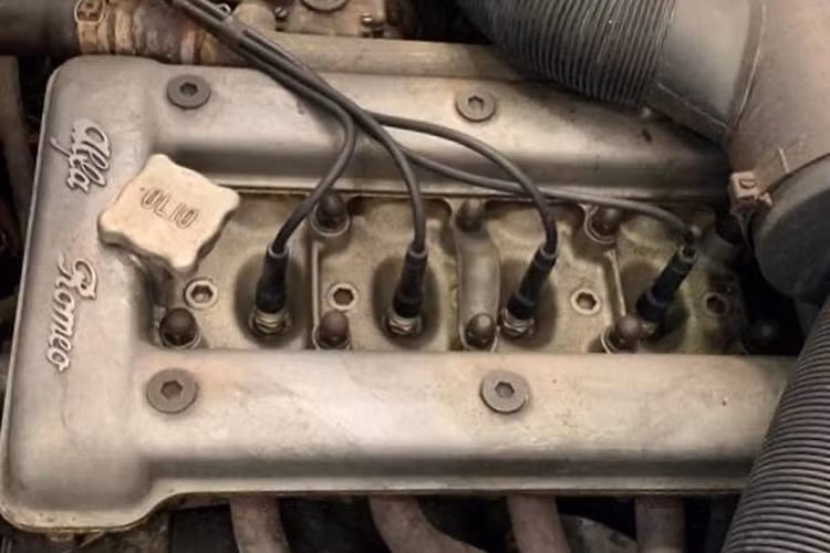 "Trái tim" của Alfa Romeo Giulietta SZ là động cơ xăng 4 xi-lanh, dung tích 1,3 lít với công suất tối đa 100 mã lực. Sức mạnh động cơ kết hợp với trọng lượng kể trên giúp Alfa Romeo Giulietta SZ đạt vận tốc tối đa 200 km/h, vượt mặt nhiều mẫu xe đua dùng động cơ có dung tích xi-lanh lớn hơn vào thời điểm đó.