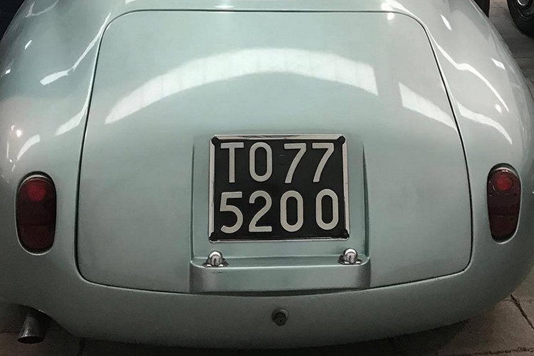 Chiếc xe Alfa Romeo Giulietta SZ này được coi là phiên bản hiệu suất cao của dòng xe Giulietta Sprint huyền thoại. Xe được trang bị thân vỏ bằng nhôm chế tạo thủ công và khung gầm ngắn hơn của Giulietta Spider.