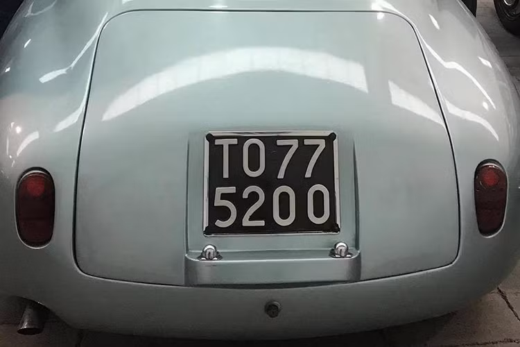 Chiếc xe Alfa Romeo Giulietta SZ này được coi là phiên bản hiệu suất cao của dòng xe Giulietta Sprint huyền thoại. Xe được trang bị thân vỏ bằng nhôm chế tạo thủ công và khung gầm ngắn hơn của Giulietta Spider.