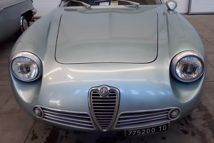 Hiện chủ nhân của chiếc Alfa Romeo Giulietta SZ hàng hiếm này đã qua đời và không hề để lại nguyện vọng nào. Do đó, chiếc Alfa Romeo Giulietta SZ đã được chính phủ Ý đưa ra bán đấu giá vào ngày 31/1/2019 vừa qua. Chiếc Alfa Romeo Giulietta SZ 1962 đã tìm thấy chủ nhân mới với giá 567.000 Euro (khoảng 650.000 USD hay 15 tỷ đồng).