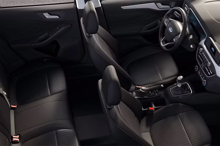 Mặc dù sở hữu mức giá rẻ nhưng hiếc xe bản thấp nhất này vẫn có các trang bị đáng giá như: hệ thống điều hòa nhiệt độ tự động, hỗ trợ giữ làn đường, cửa sổ điện, kết nối Bluetooth, đèn LED chạy ban ngày.