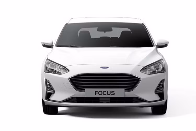 Tuy nhiên, phiên bản base Ford Focus thấp nhất sở hữu mức giá vô cùng hợp lý, chỉ 18.700 EUR tại Đức (tương đương 524 triệu đồng). Phiên bản này được gọi tên là Focus Trend. Và chiếc xe tuy không sở hữu những thứ hào nhoáng như trên bản Vignale, nhưng vẫn là một chiếc hatchback đẹp vừa phải, rộng rãi và thực dụng.