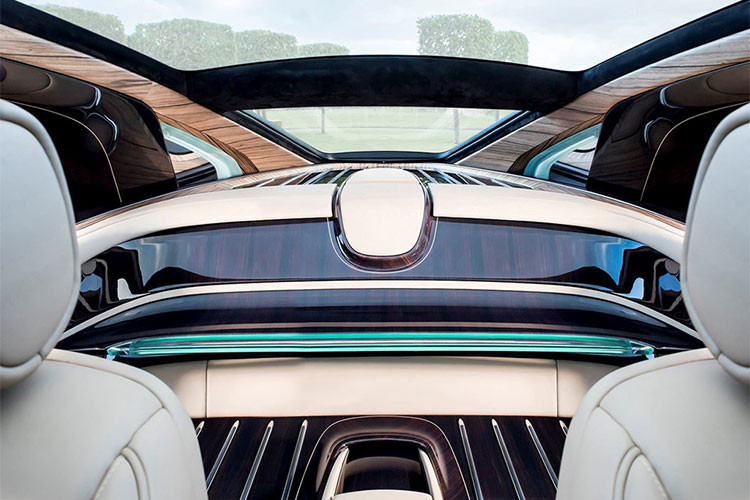 Quá trình phát triển mẫu xe cũng giống như Sweptail, sẽ phải mất tới 4 năm mới thực hiện được do là xe cá nhân hóa theo nhu cầu khách hàng. Thường ngay khi hãng xe sang Rolls-Royce ra mắt mẫu xe mới, hãng lại nhận được cuộc gọi của khách hàng đặt mua mẫu xe thế hệ tiếp theo.