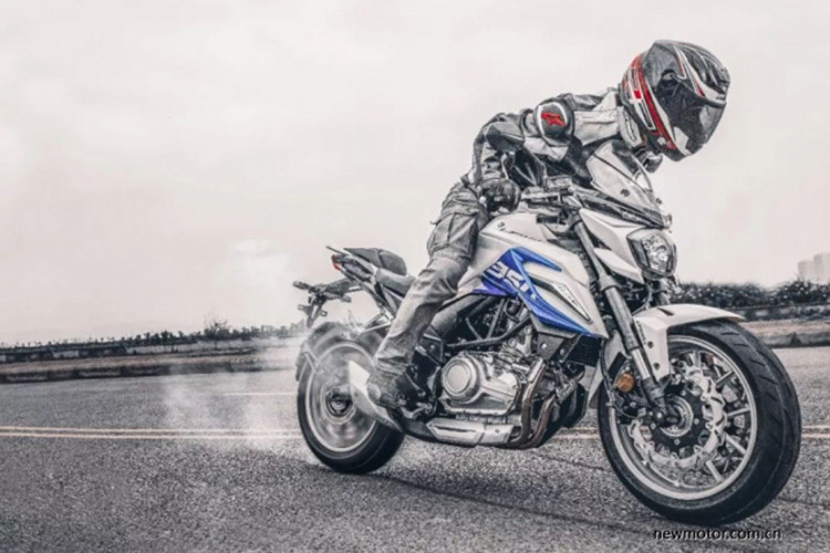 Giá xe môtô Lifan KP350 Trung Quốc cho hai phiên bản lần lượt là 24.780 và 25.980 Nhân dân tệ (tương ứng với 85 triệu và 89 triệu đồng).