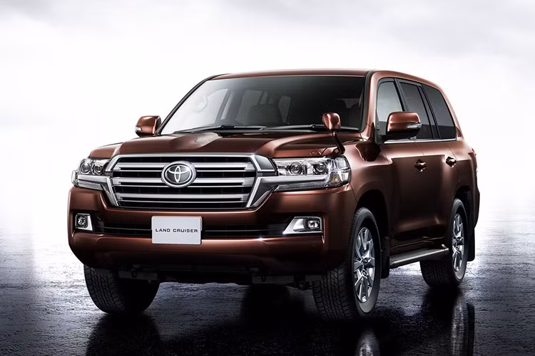 Bên cạnh đó ở bản nâng cấp này, Land Cruiser 2016 còn có thêm 2 màu mới là nâu Copper Brown và xanh đen Onyx Blue.