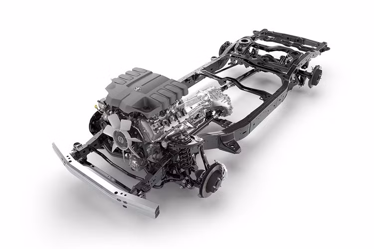 Ở thế hệ này, Toyota vẫn sử dụng hệ thống khung gầm body-on-frame (thân đặt trên khung rời, phân biệt với loại khung xe nguyên khối monocoque) của Land Cruiser 2008.