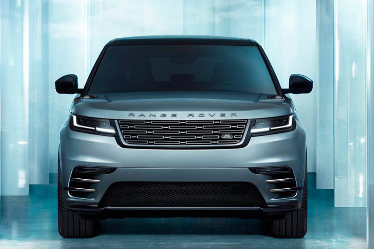Được thiết kế để nâng tầm trải nghiệm lái xe của khách hàng, Range Rover Velar 2025 mới thu hút với thiết kế mạnh mẽ và công nghệ tiên tiến. Phiên bản mới nhất của Velar duy trì phong cách tinh giản đặc trưng với các bề mặt phẳng và mềm mại, kế thừa từ thế hệ đầu tiên từng đạt giải “Mẫu xe đẹp nhất thế giới” năm 2018.