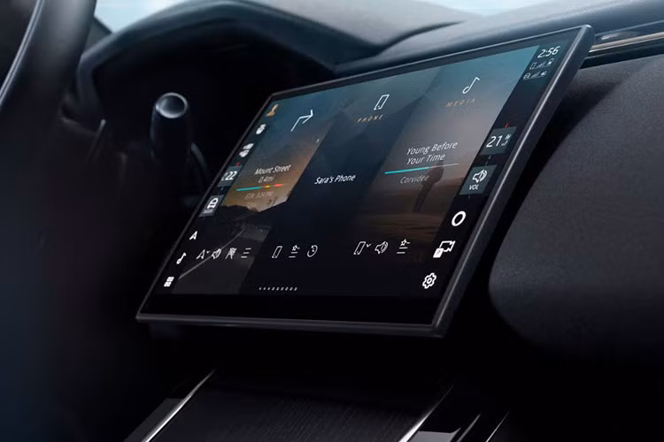 Range Rover Velar 20-25 về Việt Nam sẽ trang bị động cơ Ingenium P250, công suất 250PS và mô-men xoắn 365Nm. Ngoài ra, khách hàng có thể chọn các phiên bản động cơ lai xăng-điện P340 hoặc P404e. Tất cả các phiên bản đều có hệ dẫn động bốn bánh toàn thời gian (AWD) cùng hộp số tự động 8 cấp mang lại sự mạnh mẽ và linh hoạt khi di chuyển.