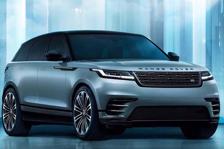 Mẫu xe SUV hạng sang Range Rover đầu tiên được xuất xưởng tại nhà máy Solihull, Anh quốc vào năm 1970 nhưng ít ai biết rằng dòng xe huyền thoại này đã có hành trình bắt đầu từ năm 1967. Vào thời điểm đó, Land Rover đã thử nghiệm 26 nguyên mẫu với tên mã Velar - xuất phát từ tiếng Ý "velare", có nghĩa là che giấu hoặc ẩn mình.