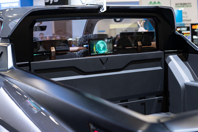 Mới đây, VinFast VF Wild cũng đã xuất hiện tại Triển lãm Bangkok 2024 vào hồi tháng 3 vừa qua nhờ thiết kế ngoại thất đẹp mắt, nội thất ấn tượng. Và giờ đây, người dùng Việt Nam sắp có cơ hội được trải nghiệm trực tiếp mẫu bán tải này.