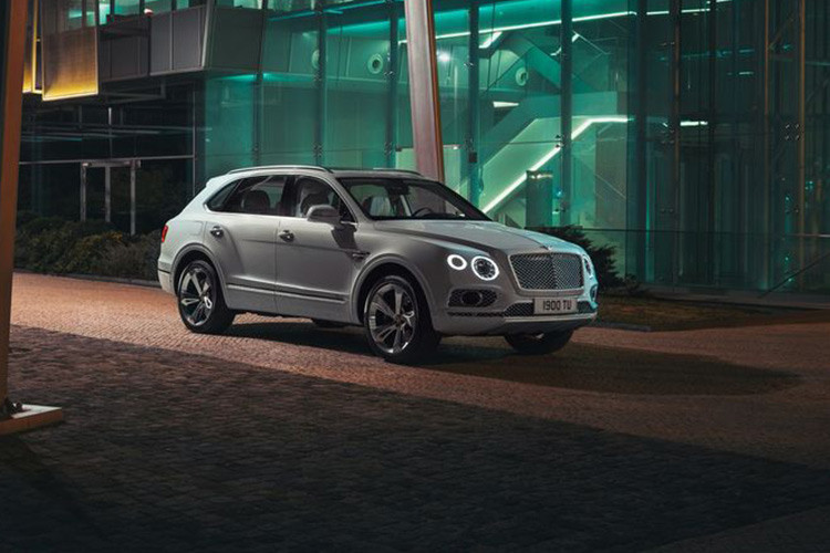 Ngoài ra, nếu chạy x ở chế độ hybrid (cả xăng và điện), chiếc xe SUV hạng sang này có thể hoạt động tời 747 km với một bình xăng và pin đầy.