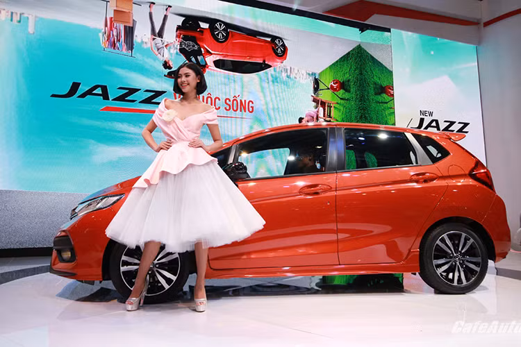 Honda: Một lần nữa, Honda lại là một hãng sản xuất khác có nhiều dòng xe nhỏ, tiện dụng và tiết kiệm nhiên liệu, khiến tỉ lệ người sử dụng nữ lớn hơn 32%.