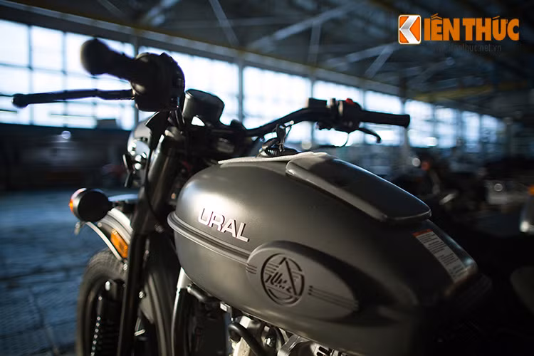 Trong thời kỳ mà những chiếc xe môtô phân khối lớn hiện đại, có tốc độ cao và hợp thời đang thống trị ngành công nghiệp xe máy. Những chiếc môtô Sidecar 3 bánh Ural không vì thế mà trở nên “lép vế” mà chỉ khiến nó độc đáo và cá tính hơn trong mắt mọi người.