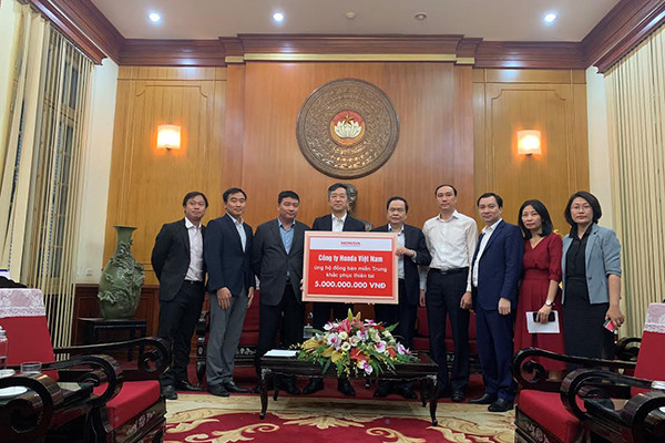 HVN ho tro mien Trung 3 ty dong va cac thiet bi khac phuc lu-Hinh-2