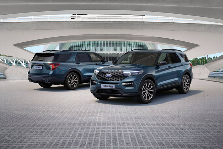 Như vậy, Ford Explorer PHEV 2020 ngang ngửa SUV hạng sang BMW X5 xDrive 45e cũng dùng hệ truyền động plug-in hybrid. Có giá 77.300 Euro (khoảng 83.350 USD hay 1,96 tỷ đồng), BMW X5 xDrive 45e sử dụng động cơ 6 xi-lanh thẳng hàng, dung tích 3.0 lít và mô-tơ điện, tạo ra công suất tối đa 388 mã lực cùng mô-men xoắn cực đại 600 Nm. 