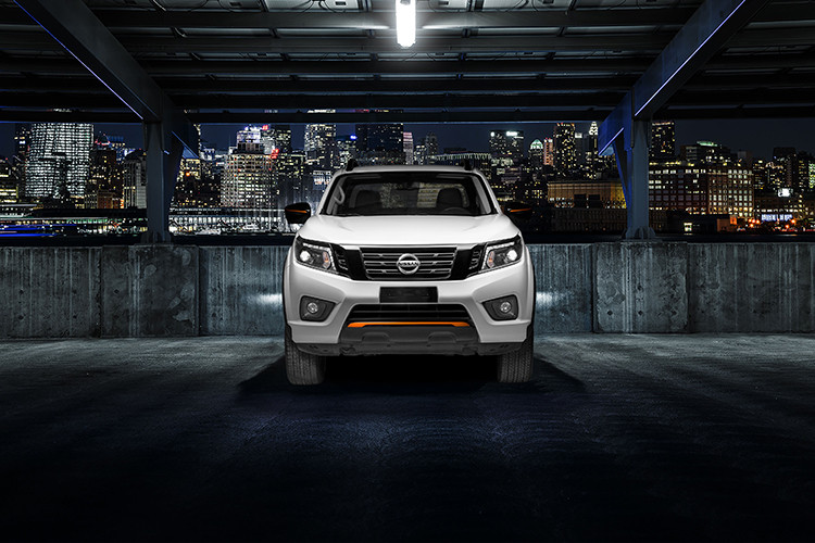 Hệ thống 7 túi khí cũng được trang bị đầy đủ trên Nissan Navara Black Edition A-IVI kết hợp với cấu trúc khung gầm “Zone-body” hứa hẹn sẽ làm hài lòng những khách hàng đang tìm kiếm một mẫu xe bán tải mạnh mẽ, năng động nhưng không kém phần thông minh và an toàn. Giá xe Nissan Navara Black Edition A-IVI chính hãng tại Việt Nam bao gồm thuế VAT là 845 triệu đồng. 