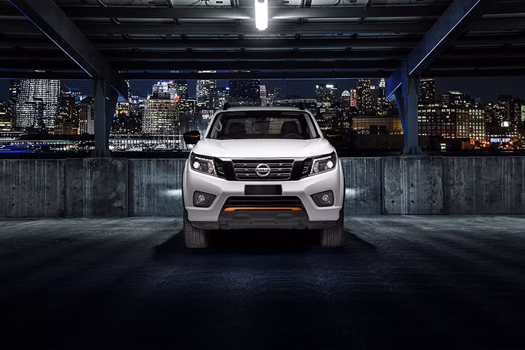 Hệ thống 7 túi khí cũng được trang bị đầy đủ trên Nissan Navara Black Edition A-IVI kết hợp với cấu trúc khung gầm “Zone-body” hứa hẹn sẽ làm hài lòng những khách hàng đang tìm kiếm một mẫu xe bán tải mạnh mẽ, năng động nhưng không kém phần thông minh và an toàn. Giá xe Nissan Navara Black Edition A-IVI chính hãng tại Việt Nam bao gồm thuế VAT là 845 triệu đồng. 