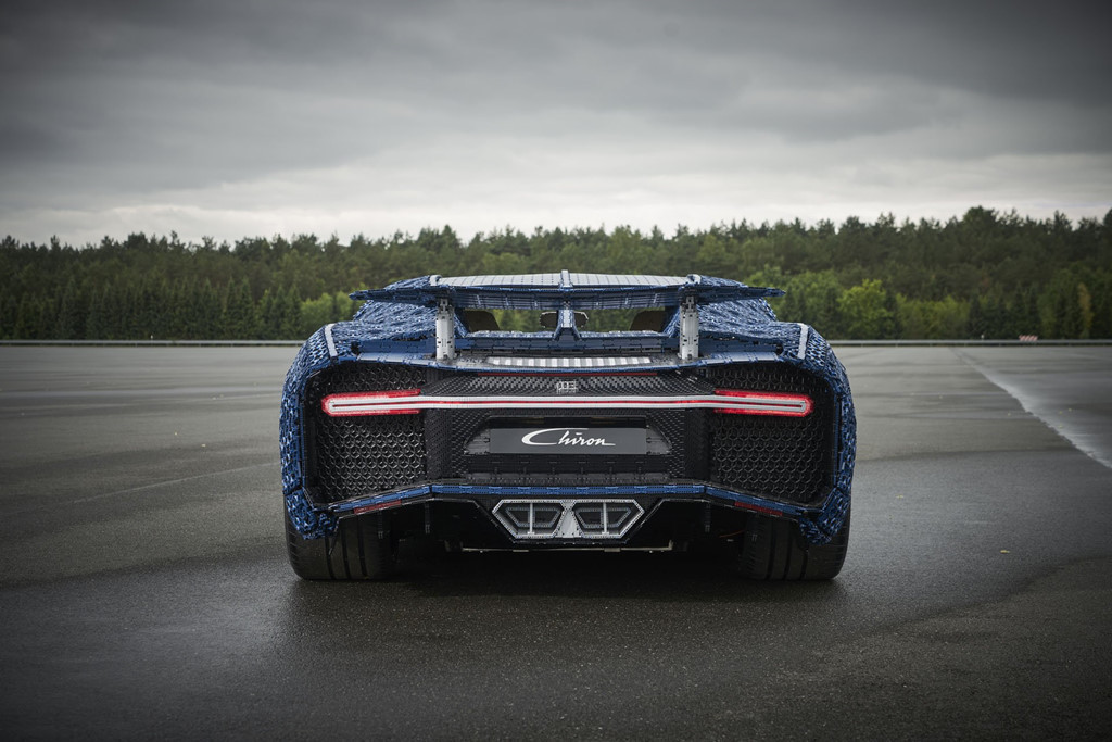 Dự án siêu xe đồ chơi của Bugatti và Lego Technic tiêu tốn hơn 13.000 giờ làm việc. Nếu công việc này được giao cho một người, khoảng thời gian để hoàn thành sẽ là một năm rưỡi làm việc liên tục không ăn, không uống, không giải lao và không ngủ nghỉ.