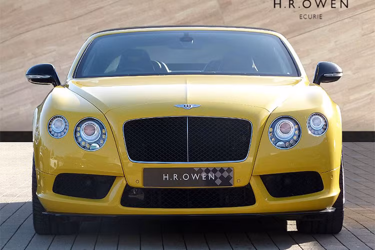 Toàn bộ các dòng xe siêu sang của thương hiệu xe Bentley tại Anh quốc đều có thể được đặt hàng qua Mulliner, bao gồm cả chiếc mui trần Bentley Continental GT Convertible V8 S có giá “rẻ” của hãng.