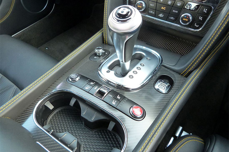 Mẫu siêu xe sang này sở hữu động cơ W12 6.0L Twin turbo sản sinh công suất tối đa 582 mã lực, mô-men xoắn cực đại 720 Nm đi kèm hộp số tự động ZF 8 cấp hệ dẫn động 4 bánh. Động cơ này tiêu thụ nhiên liệu ở mức 21,9 lít/100 km trong thành phố và 9,8 lít/100 km đối với cao tốc.