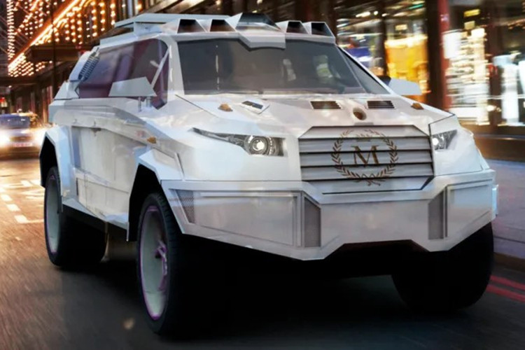 Hãng xe bọc thép Dartz mang đến mẫu xe Prombron Black Shark được phát triển trên nền tảng Mercedes-Benz GL-Class. Theo Dartz, Black Shark được thiết kế riêng cho giới lãnh đạo Nga và được lấy cảm hứng từ trực thăng quân sự Black Shark. Dành riêng cho giới lãnh đạo nên ngoài chức năng chống đạn thông thường, Black Shark còn được trang bị dụng cụ chống paparazi chụp ảnh lén ở tay nắm cửa, thân xe bằng vật liệu Kevlar-Titanium chống được mìn từ trường.