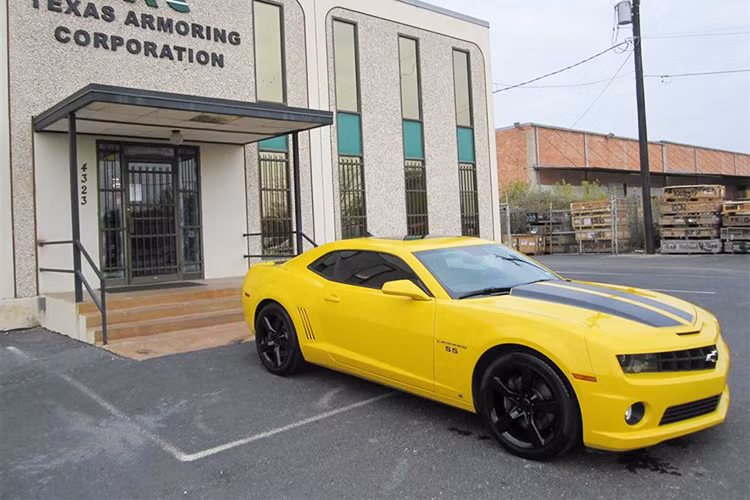 Texas Armoring sẵn sàng bọc thép tất cả những phương tiện khách hàng mang đến, từ SUV cho đến mẫu xe thể thao như Chevrolet Camaro. Mẫu xe thể thao này tăng thêm khoảng 204 kg do các tấm chống đạn bằng vật liệu polyethylene hạng nhẹ cùng kính composite chống đạn thay thế cho nguyên bản. Để bù cho phần cân nặng thêm vào, Texas Armoring cũng nâng cấp động cơ từ 400 lên 550 mã lực.