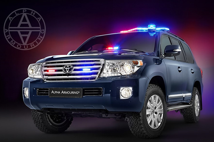 Với định hướng thực tế hơn Dartz, hãng độ bọc thép Alpha Armouring đến từ Đức sẽ biến mọi chiếc xe bình thường trở thành mẫu xe bọc thép an toàn. Qua tay Alpha Armouring, chiếc Toyota Land Cruiser có thể chịu được cuộc tấn công bằng súng trường từ khoảng cách 9 m. Xe có thể di chuyển quãng đường 600 km chỉ với một bình nhiên liệu đầy, đủ xa để đưa hành khách đến nơi an toàn.
