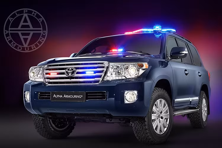 Với định hướng thực tế hơn Dartz, hãng độ bọc thép Alpha Armouring đến từ Đức sẽ biến mọi chiếc xe bình thường trở thành mẫu xe bọc thép an toàn. Qua tay Alpha Armouring, chiếc Toyota Land Cruiser có thể chịu được cuộc tấn công bằng súng trường từ khoảng cách 9 m. Xe có thể di chuyển quãng đường 600 km chỉ với một bình nhiên liệu đầy, đủ xa để đưa hành khách đến nơi an toàn.