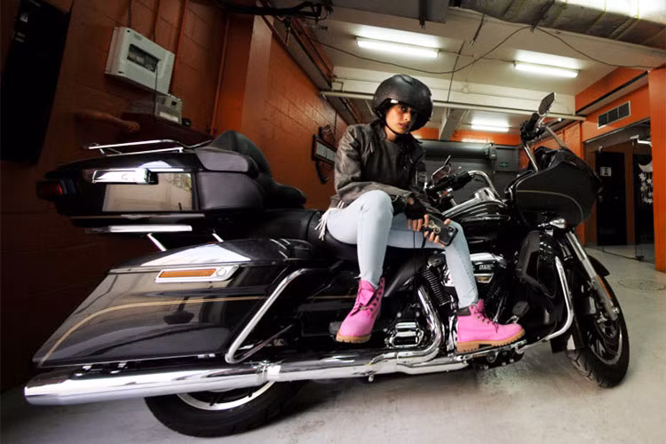 Nếu như việc được phép lái ôtô đem lại cho phụ nữ Ả Rập cảm giác phấn khích vì được đối xử công bằng thì những việc chạy xe môtô Harley-Davidson lại đem đến cho họ một xúc cảm. Theo một biker nữ trẻ tuổi có tên Leen Tinawi phát biểu với giới truyền thông: “Tôi có thể diễn tả tất cả trải nghiệm chạy xe môtô gói gọn bằng hai từ, đó chính là ‘tự do’.”