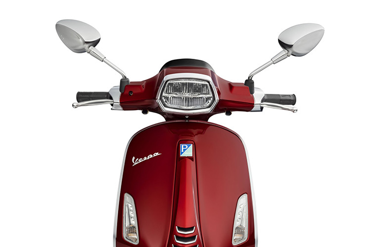 Các phiên bản Sprint tiêu chuẩn và Sprint S đều được trang bị hệ thống đèn LED hiện đại trước và sau. Tất cả các phiên bản của Vespa Primavera 2020 và Vespa Sprint 2020 vẫn tiếp tục sử dụng công nghệ động cơ I-get 125cc, xy lanh đơn, làm mát bằng gió, động cơ 4 thì được trang bị hệ thống phun xăng điện tử, 3 van.