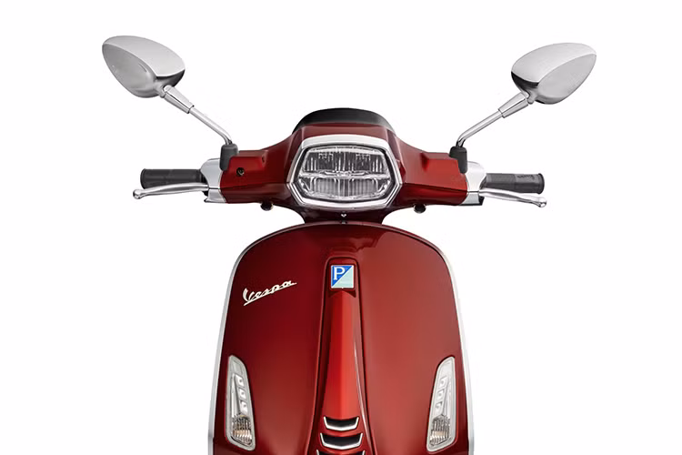 Các phiên bản Sprint tiêu chuẩn và Sprint S đều được trang bị hệ thống đèn LED hiện đại trước và sau. Tất cả các phiên bản của Vespa Primavera 2020 và Vespa Sprint 2020 vẫn tiếp tục sử dụng công nghệ động cơ I-get 125cc, xy lanh đơn, làm mát bằng gió, động cơ 4 thì được trang bị hệ thống phun xăng điện tử, 3 van.