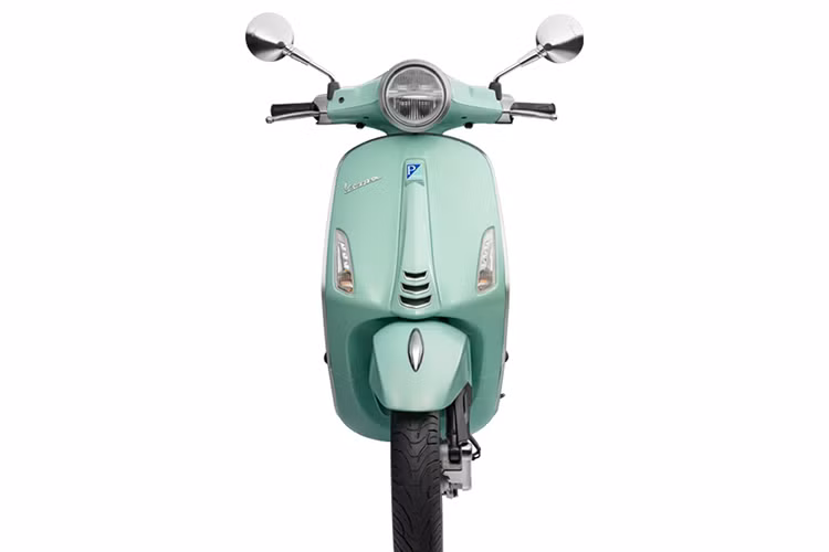 Primavera S 125cc bản thể thao có thêm hai lựa chọn màu mới trắng và đen. Sự tinh tế và tỉ mỉ thể hiện với những chi tiếtthiết kế nhấn nhá màu xám ở đường viền trước, hốc còi, mào trước và vành bánh xe. Yên xe đen với chỉ viền màu xám thanh lịch hài hòa trong tổng thể màu sắc và đường nét. Các phiên bản Primavera 2020 đều được trang bị hệ thống đèn LED hiện đại trước và sau.