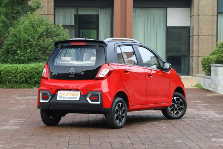 Về kích thước, Levdeo i3 2019 mới kiểu dáng hatchback có chiều dài 3.420 mm, rộng 1.500 mm, cao 1.570 mm, và trục cơ sở dài 2.297 mm.