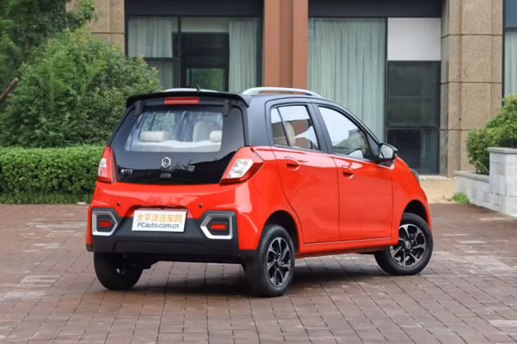 Về kích thước, Levdeo i3 2019 mới kiểu dáng hatchback có chiều dài 3.420 mm, rộng 1.500 mm, cao 1.570 mm, và trục cơ sở dài 2.297 mm.