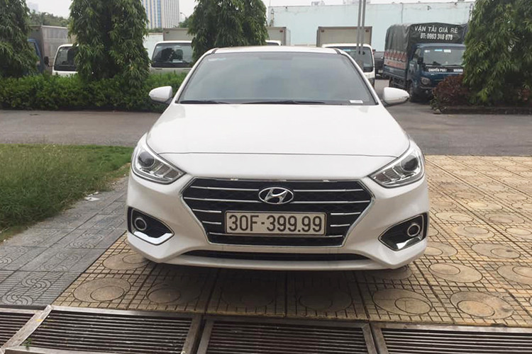 Hyundai Accent 2018 được trang bị hàng loạt những công nghệ và tính năng an toàn bao gồm; hệ thống chống bó cứng phanh ABS, phân bố lực phanh điện tử EBD, hỗ trợ lực phanh khẩn cấp BA, cân bằng điện tử ESC, kiểm soát thân xe VSM, chống trộm Immobilizer, hỗ trợ khởi hành ngang dốc HAC, cảm biến lùi, 6 túi khí...