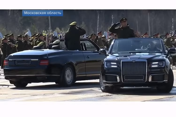 Hiện chưa rõ hãng xe ôtô Aurus có bán Senat Convertible mui trần ra thị trường hay không. Nếu có thì đây sẽ là một đối thủ thú vị dành cho mẫu xe siêu sang Rolls-Royce Dawn tại thị trường Nga.