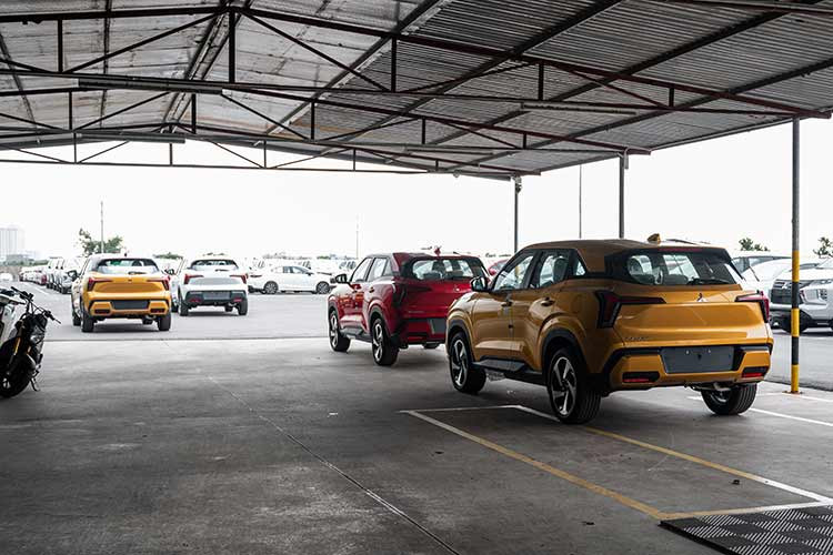 Bên trong cabin, XForce sở hữu không gian nội thất sang trọng hàng đầu phân khúc, với mặt táp-lô và tapi cửa được bọc bằng chất liệu vải mélange trong khi ghế ngồi dùng da tổng hợp.