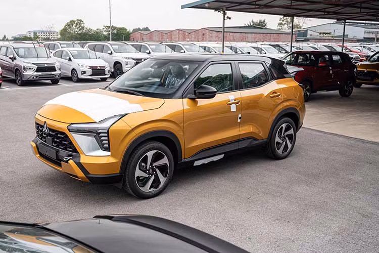 Mẫu xe được trang bị màn hình giải trí kích thước 12.3 inch với thiết kế tinh tế tạo nên trải nghiệm thoải mái cho người sử dụng. Màn hình chính được chia thành ba khu vực, cho phép tùy biến nhiều giao diện và thể hiện các thông tin khác nhau trong cùng một thời điểm.