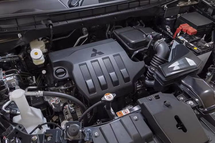 Cung cấp sức mạnh cho XForce là khối động cơ là loại 1.5L MIVEC, 4 xy-lanh, cho công suất 105 mã lực tại 6.000 v/ph và mô-men xoắn 141 Nm tại 4.000 v/ph, kết hợp hộp số tự động vô cấp CVT và hệ dẫn động cầu trước.